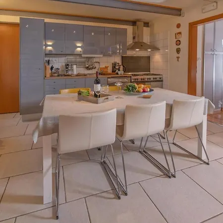 Emili In - Haus Fuer 4-5 Personen Villa Medulin