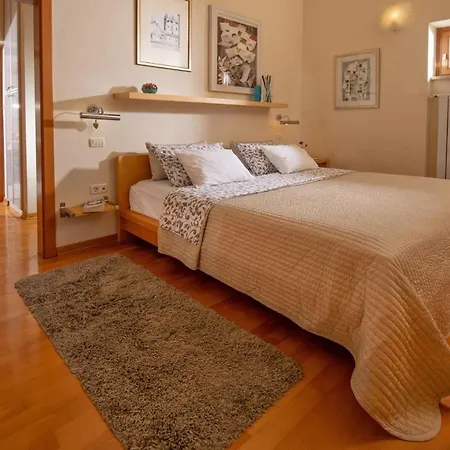 Emili In - Haus Fuer 4-5 Personen * Medulin